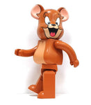 1000% Bearbrick Jerry (Tom et Jerry) Cadre Art Deux des personnages les plus connus de Hanna Barbera sont disponibles au format Bearbrick! Voici Jerry prêt à être poursuivi par son partenaire Tom. Comme d'habitude, Jerry est prêt à prendre tous les risques pour un morceau de fromage. Paris