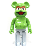 1000% Bearbrick Oscar the Grouch (Rue Sésame) Cadre Art Le spectacle de marionnettes le plus culte vous invite à collectionner de toute urgence du nouveau Bearbrick ! Sesame Street est un programme éducatif créé par Joan Ganz Cooney et Lloyd Morrisett dans les années 60. Ses personnages? Tous farfelus comme le très drôle Oscar the Grouch , poilu vert, et constamment à la poubelle. Sa chanson "I love trash" en est une preuve très drôle! Acheter à Paris Cadre Art