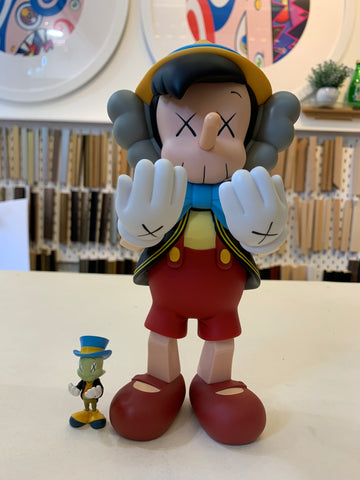 KAWS (B.1974) PINOCCHIO & JIMINY CRICKET PINOCCHIO estampillé '©Disney KAWS.. MEDICOM TOY 2010 CHINA